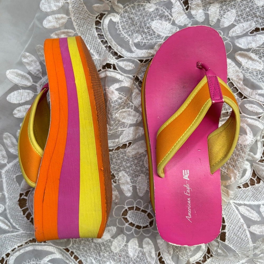 Insane American Eagle Rainbow Striped Platform Flip Flops Y2K Wedge Sandals 7.5